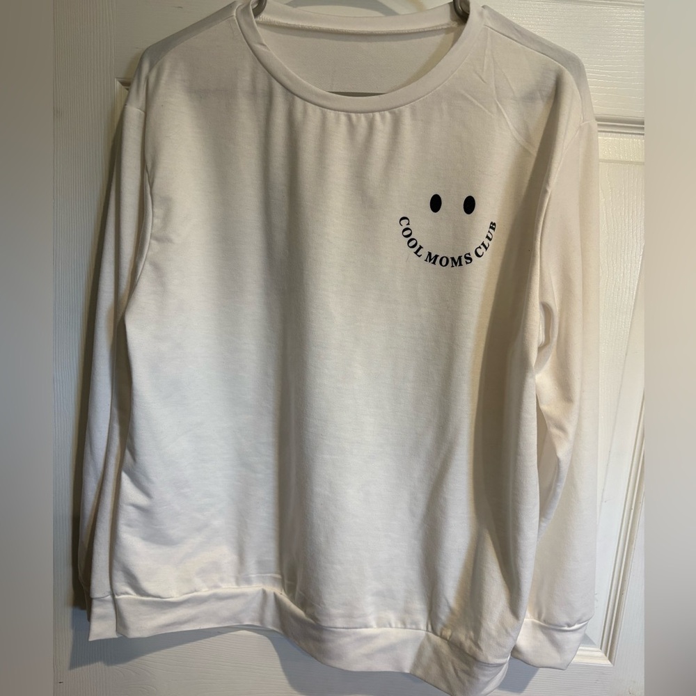 Light weight sweater shirt for cool mom “cool moms club”